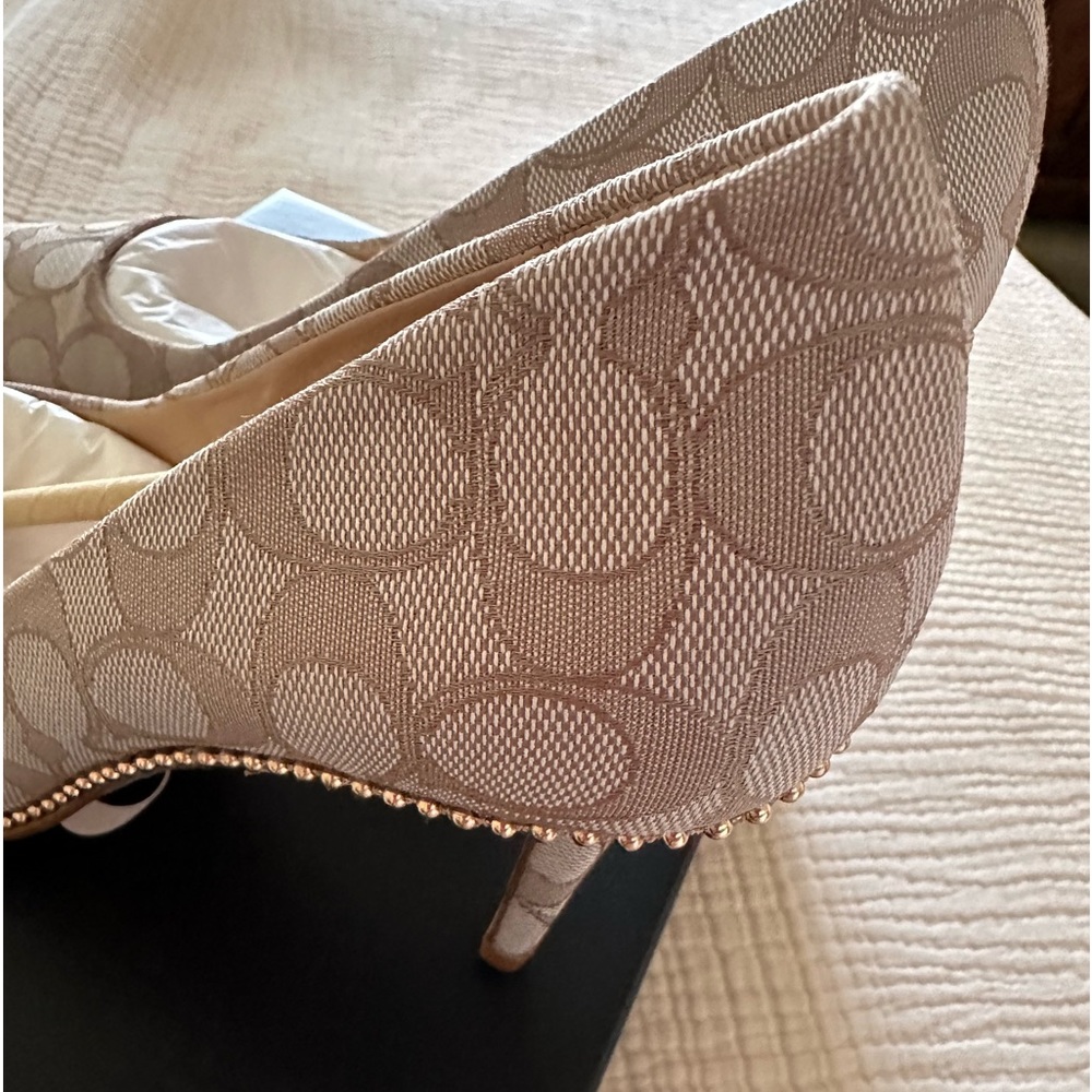 🌺 Brand New Coach Waverly Jacquard Pump - Picture 5 of 9